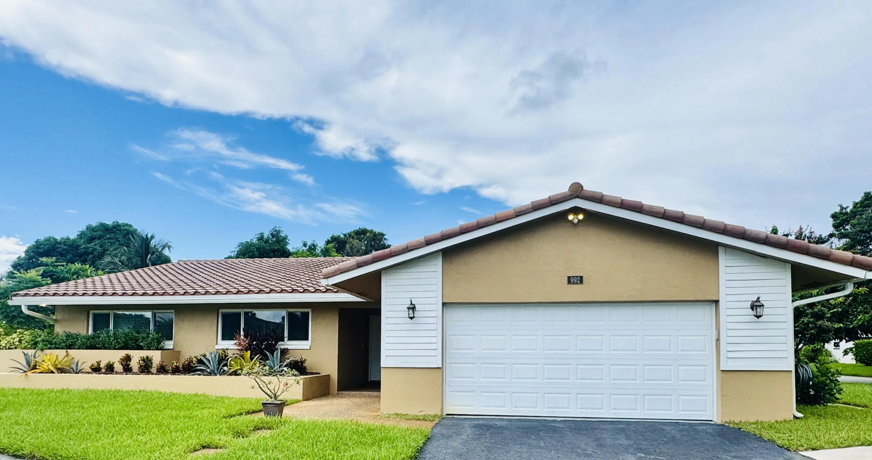 992 NW 83rd Dr - 1.jpg-FULL