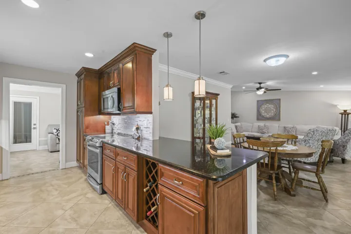 992 NW 83rd Dr - 27.jpg-FULL
