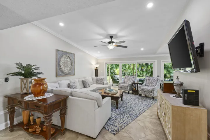 992 NW 83rd Dr - 11.jpg-FULL