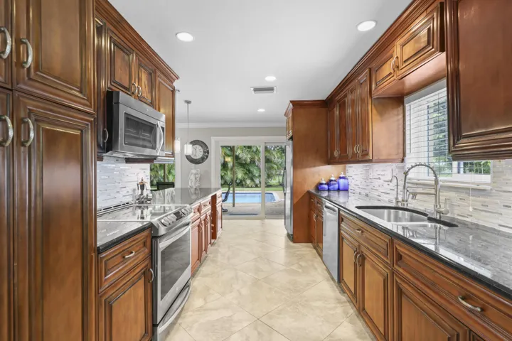992 NW 83rd Dr - 24.jpg-FULL