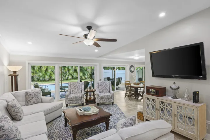 992 NW 83rd Dr - 13.jpg-FULL