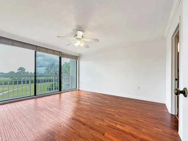 Golf view master room