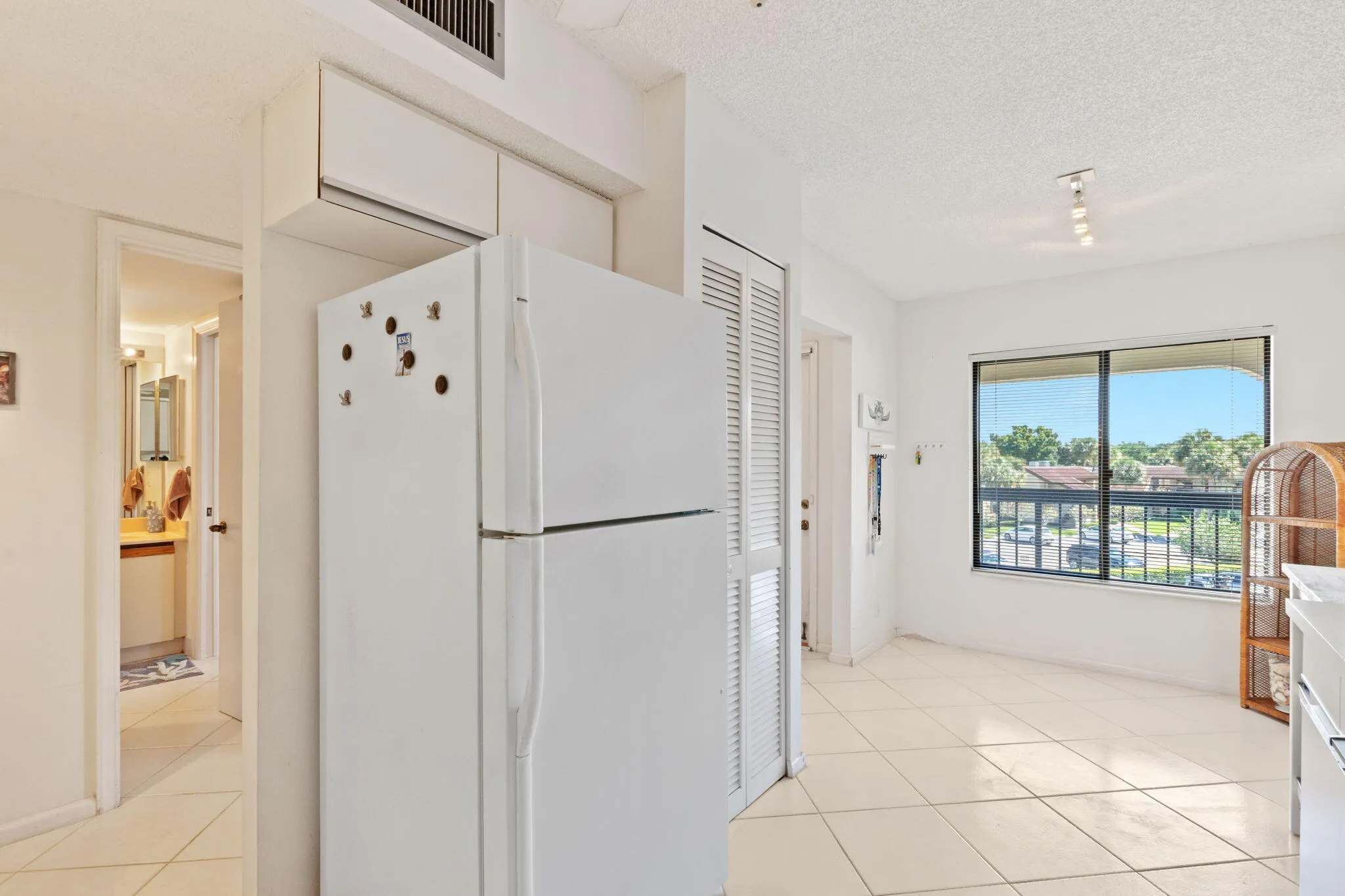 6-web-or-mls-5380-cedar-lake-dr-303