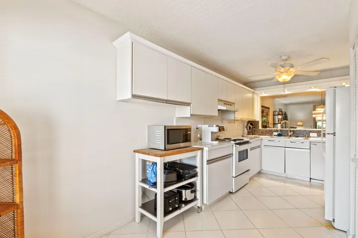 1-web-or-mls-5380-cedar-lake-dr-303