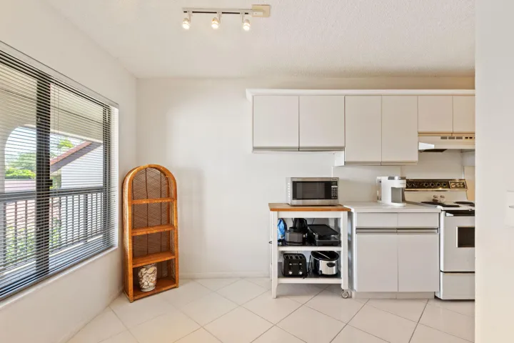 2-web-or-mls-5380-cedar-lake-dr-303