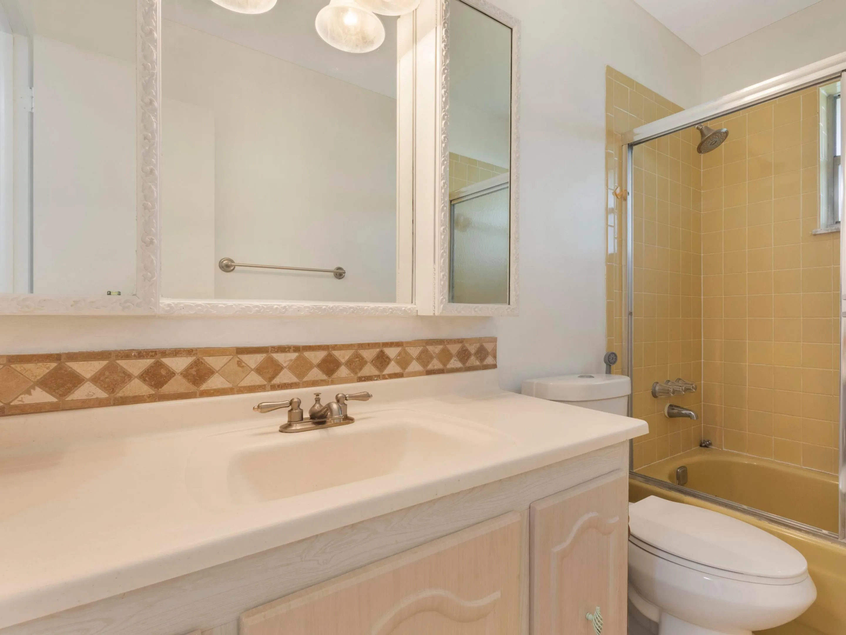 Guest​​‌​​​​‌​​‌‌​‌‌​​​‌‌​‌​‌​‌​​​‌​​ Bathroom