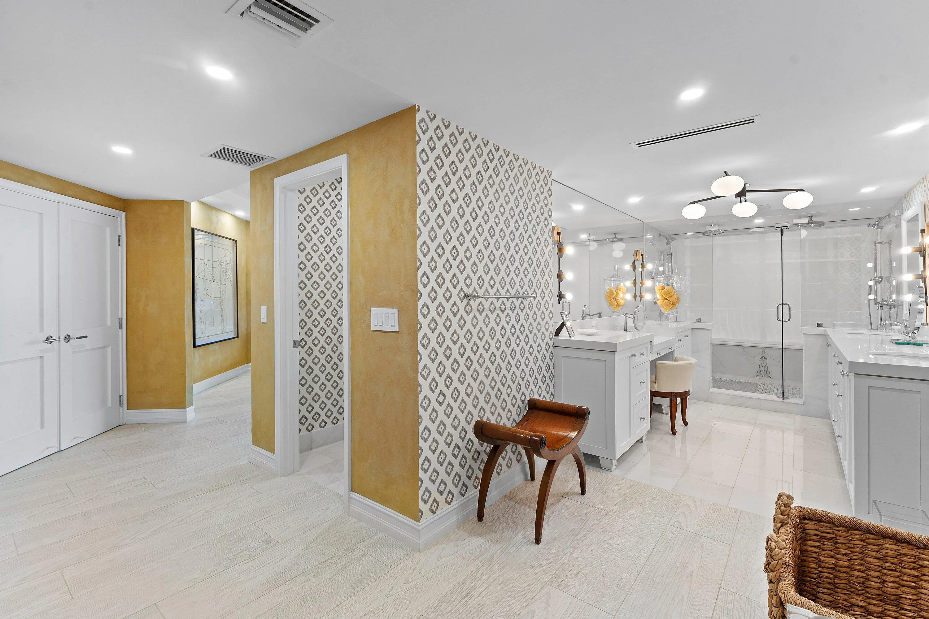 PRIMARY DRESSING AREA