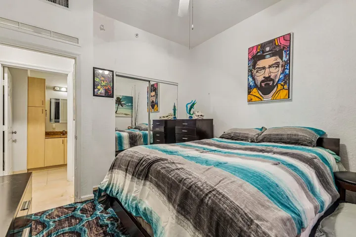 21-web-or-mls-Presidential Way #310-S180