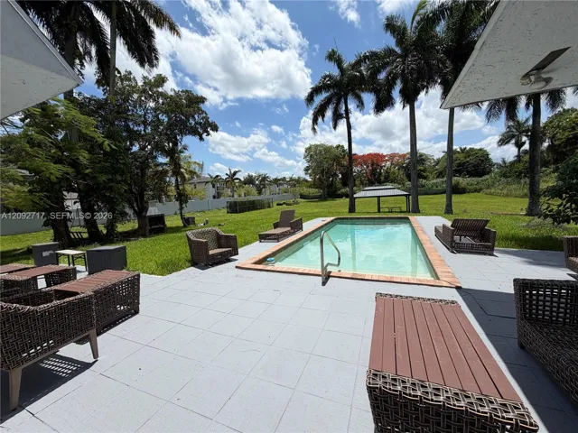 POOL CABANA