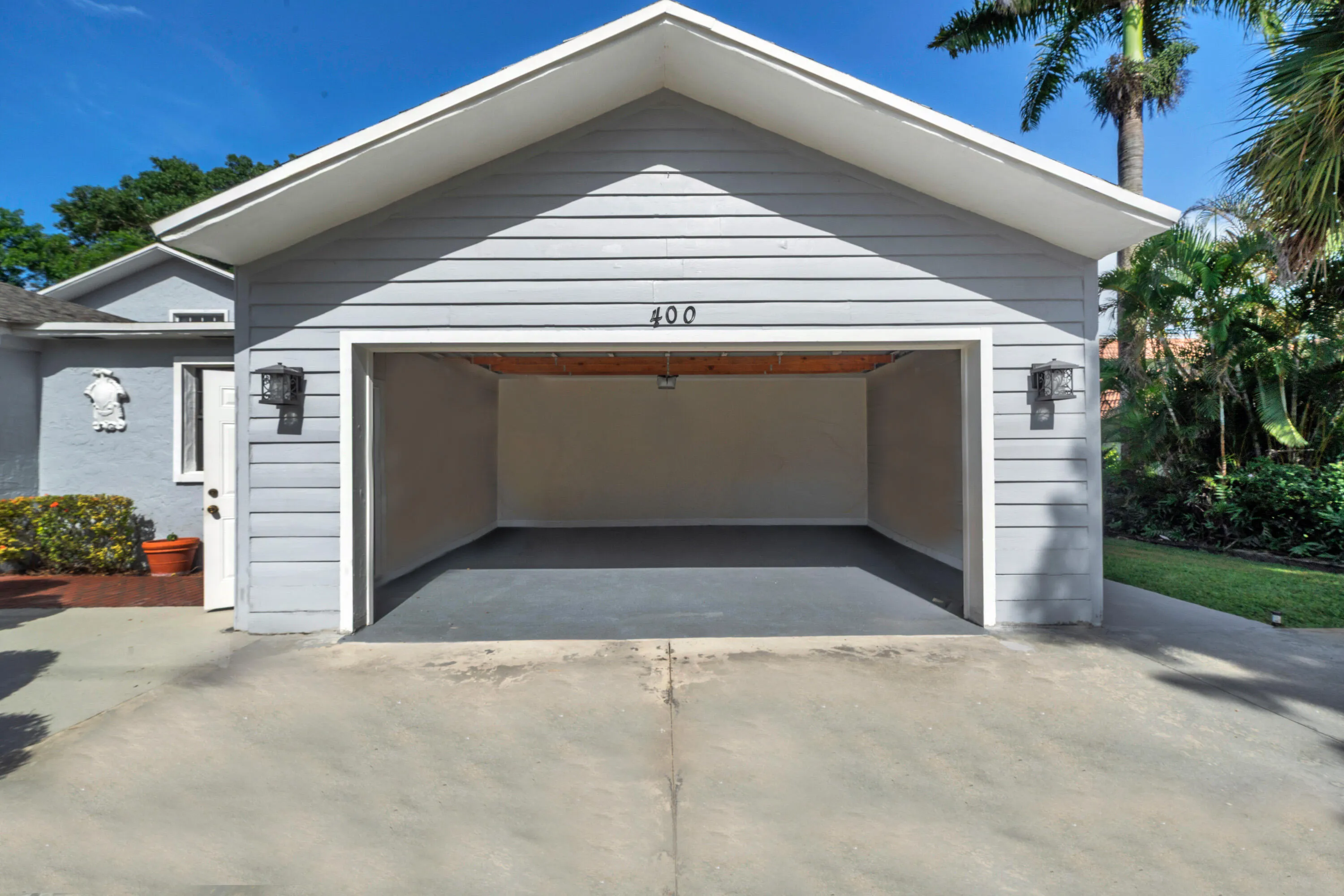 28 Garage