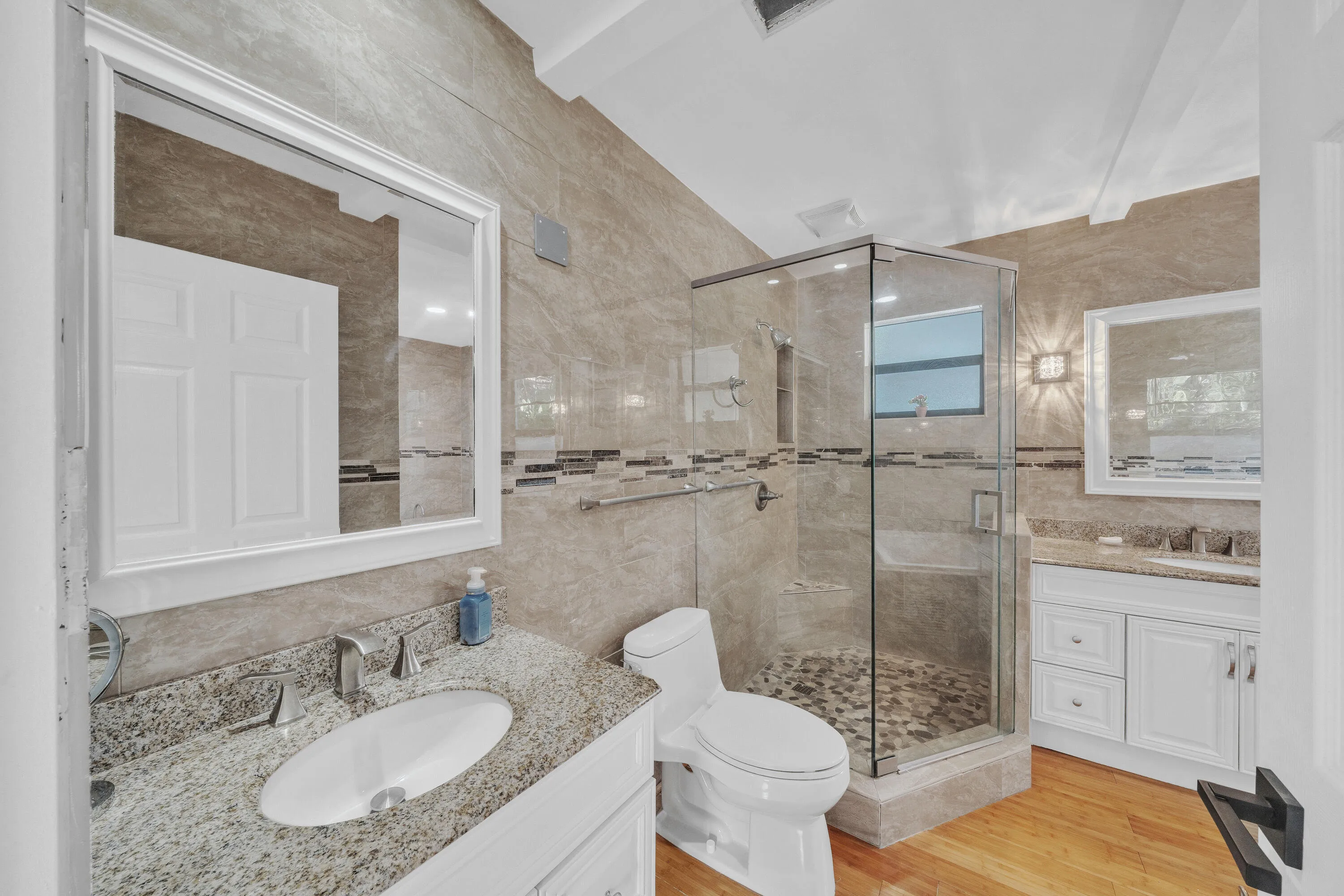 17 Primary Bathroom (2)