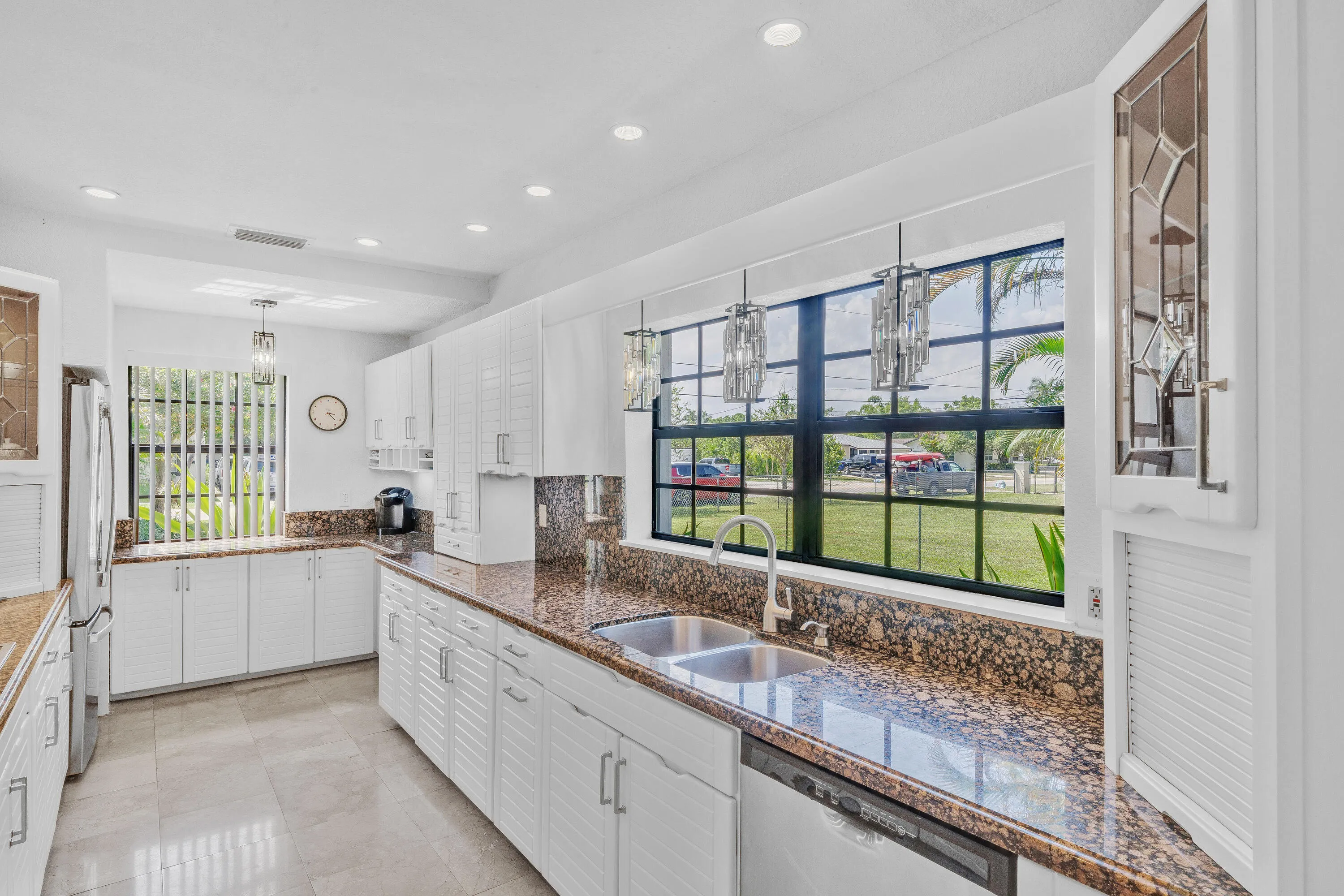 9 Kitchen (2)