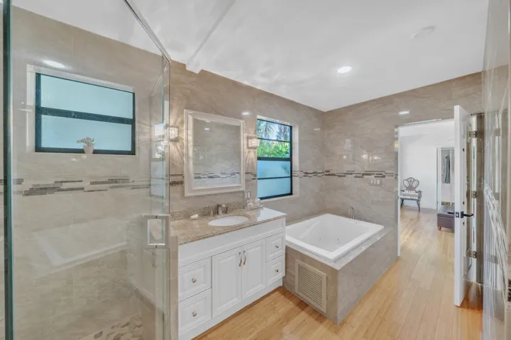 17 Primary Bathroom (3)