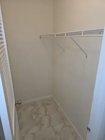 WALKING CLOSET