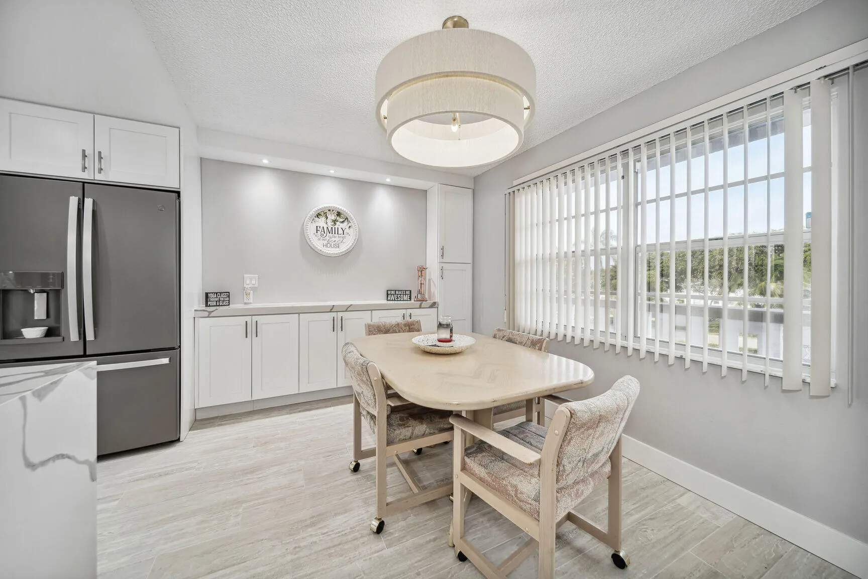 Dining Room/Butler Service Station