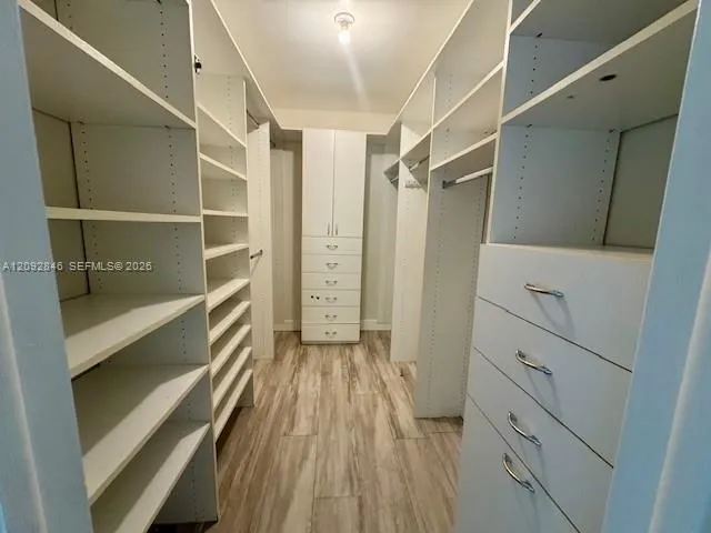Walking Closet