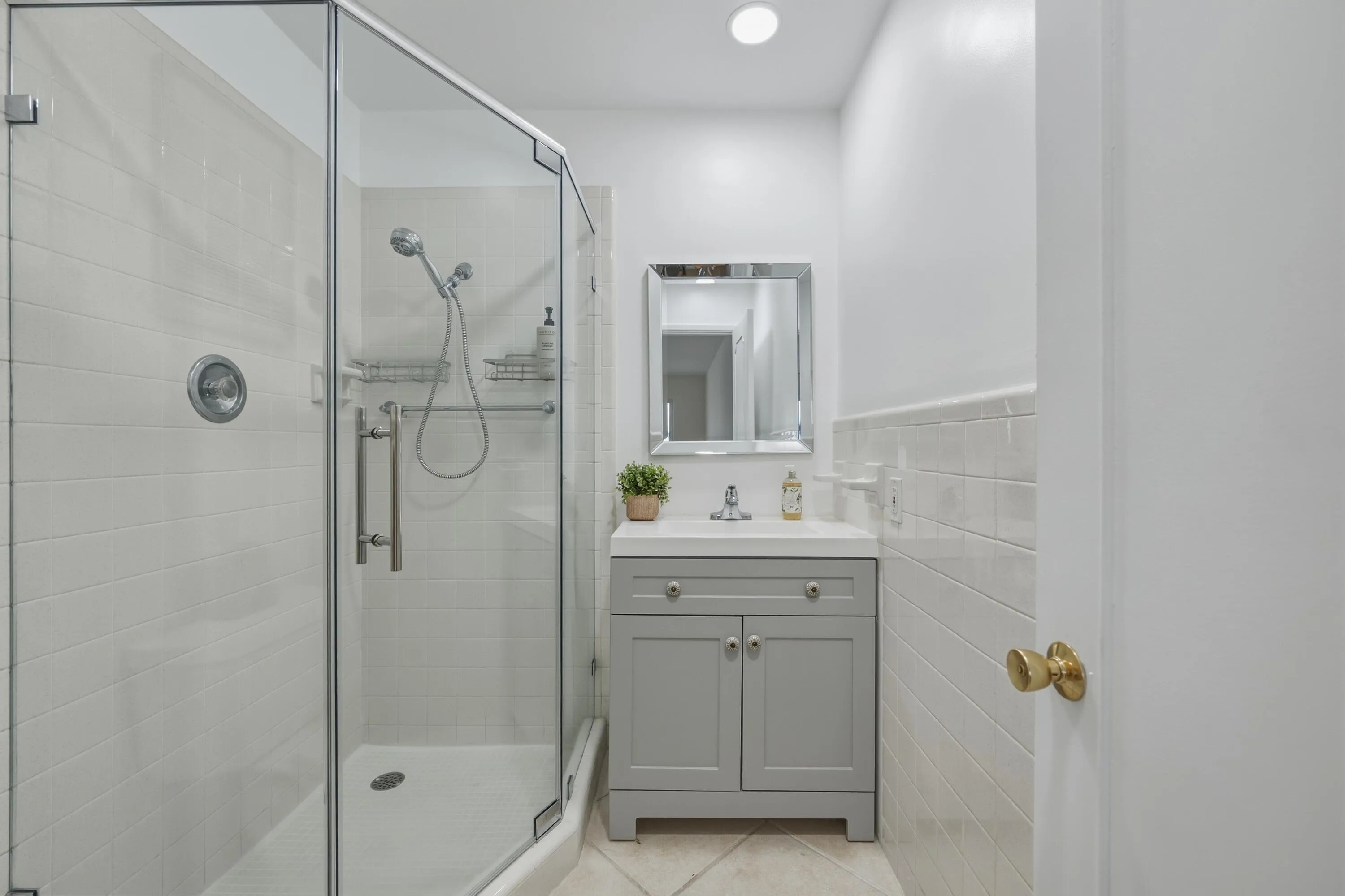 Primary En Suite Bathroom