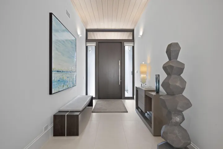 944 foyer