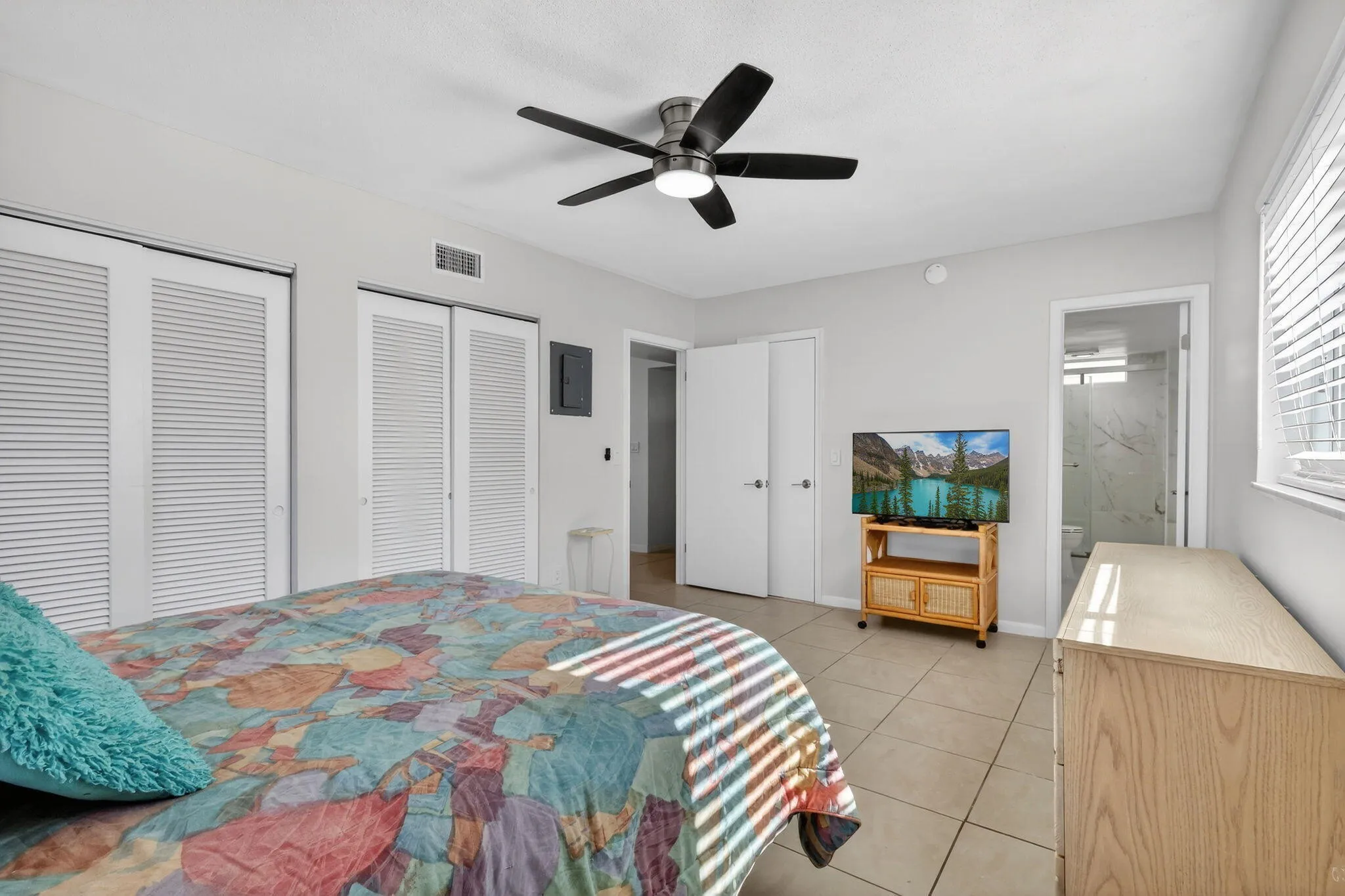 24-web-or-mls-F14A1523