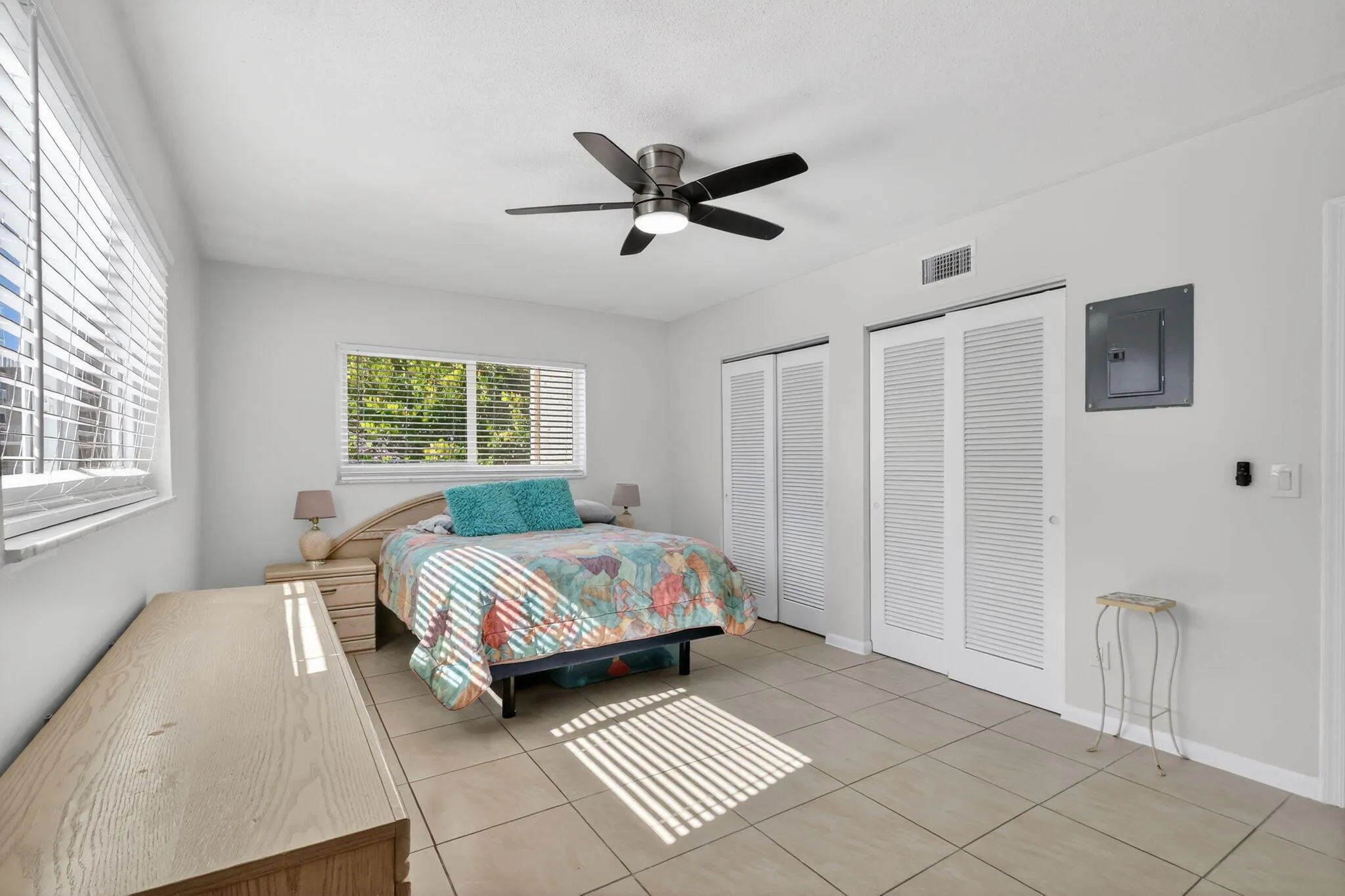 21-web-or-mls-F14A1492