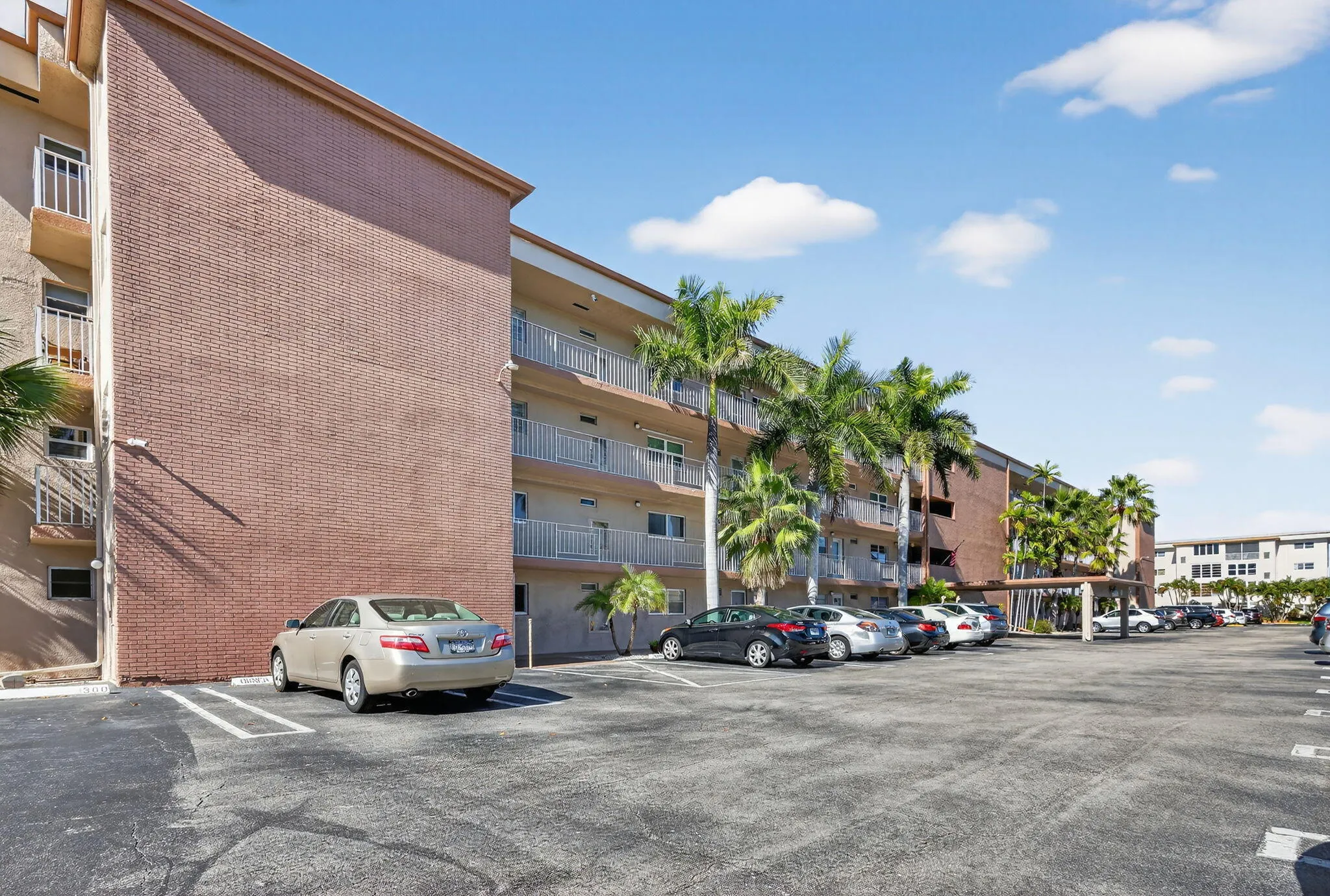 1-web-or-mls-F14A1529