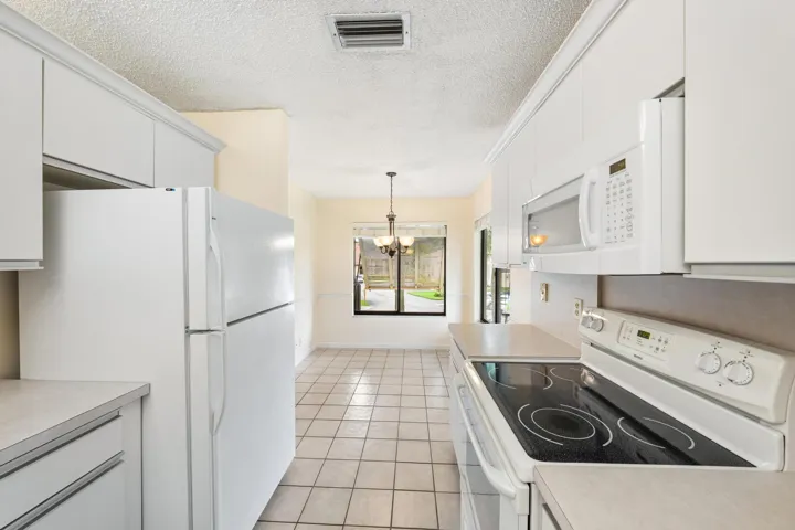 10101 Mangrove Dr. Apt 201-8