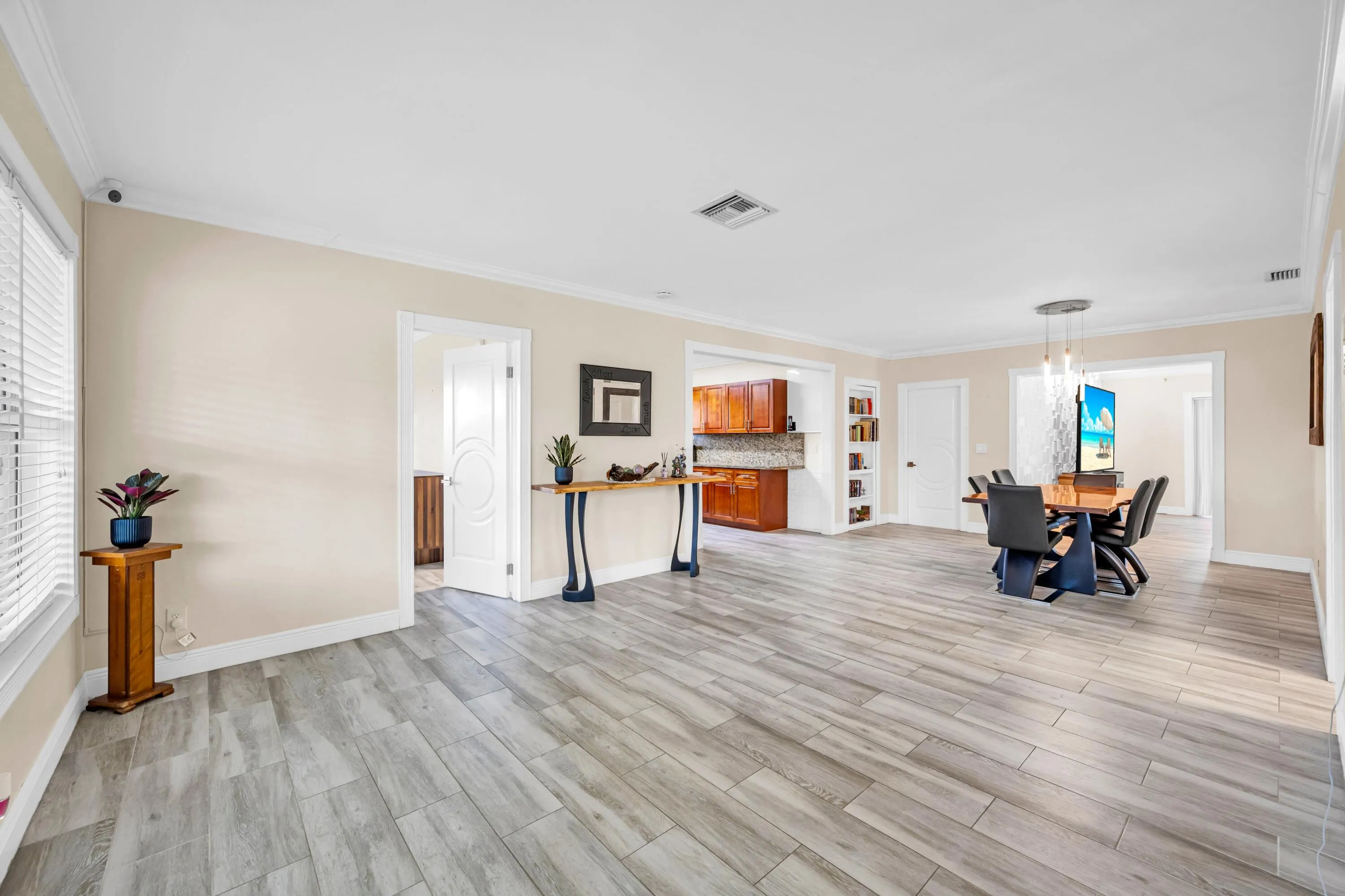 Entry way looking through to kitchen and dining room