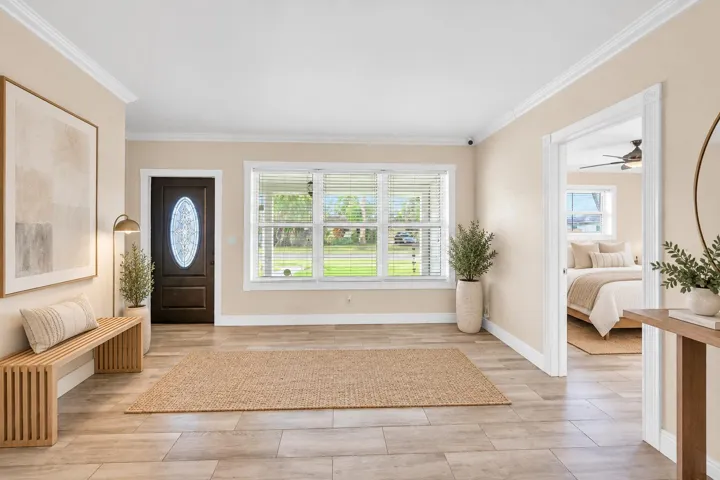 Big entry way perfect for sitting area *virtually staged*