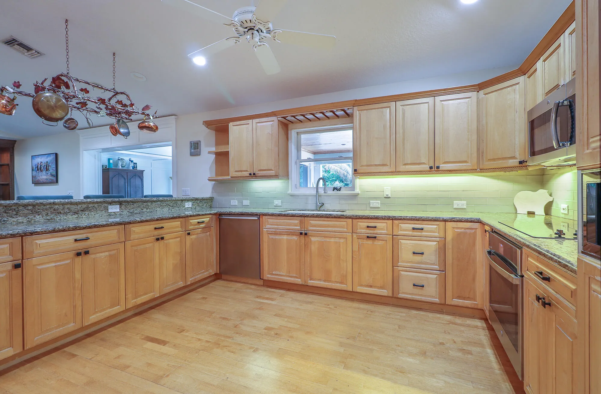 28-Kitchen