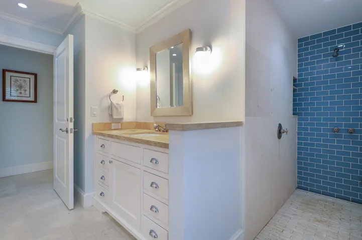 39-Cabana Bathroom