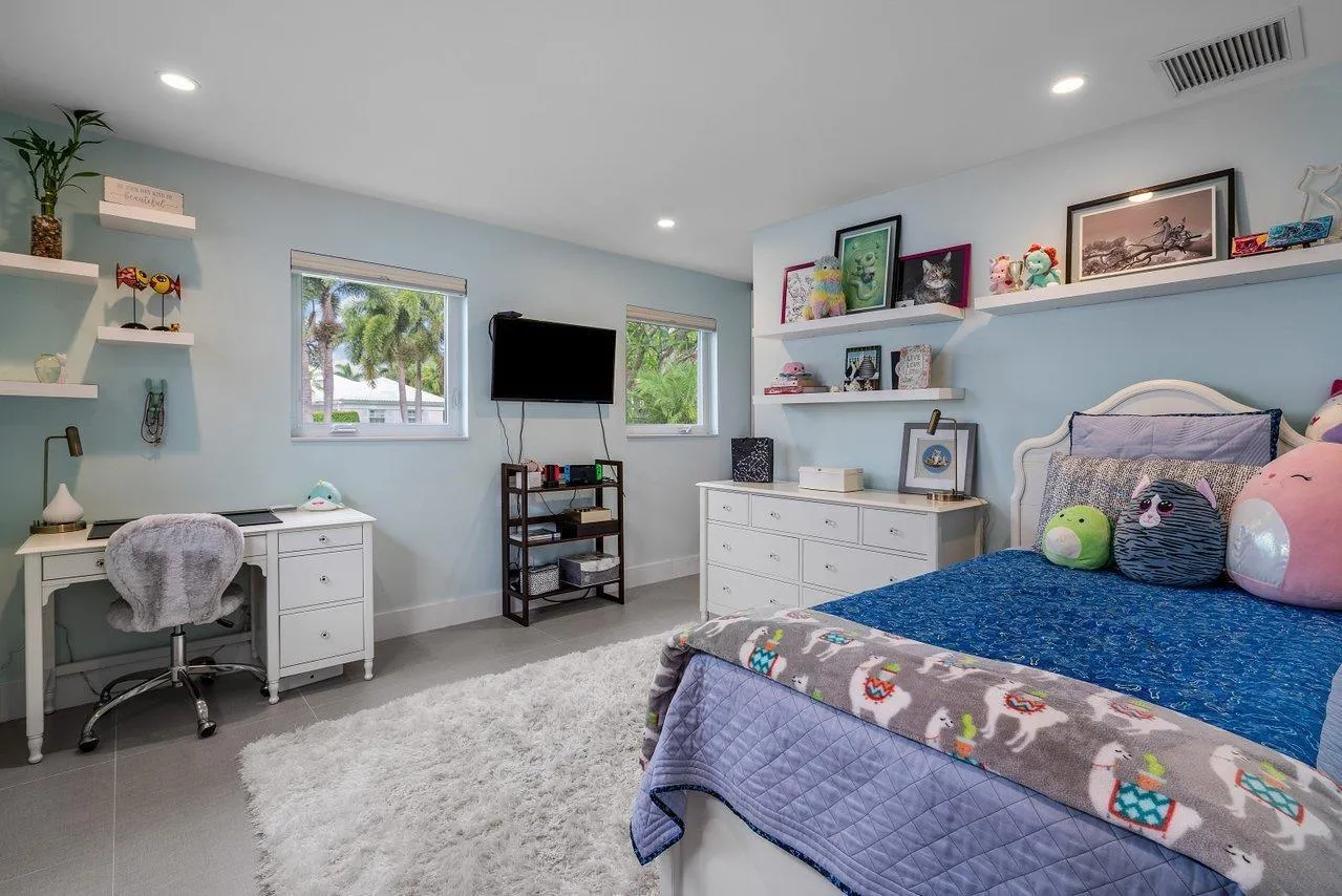 Guest bedroom