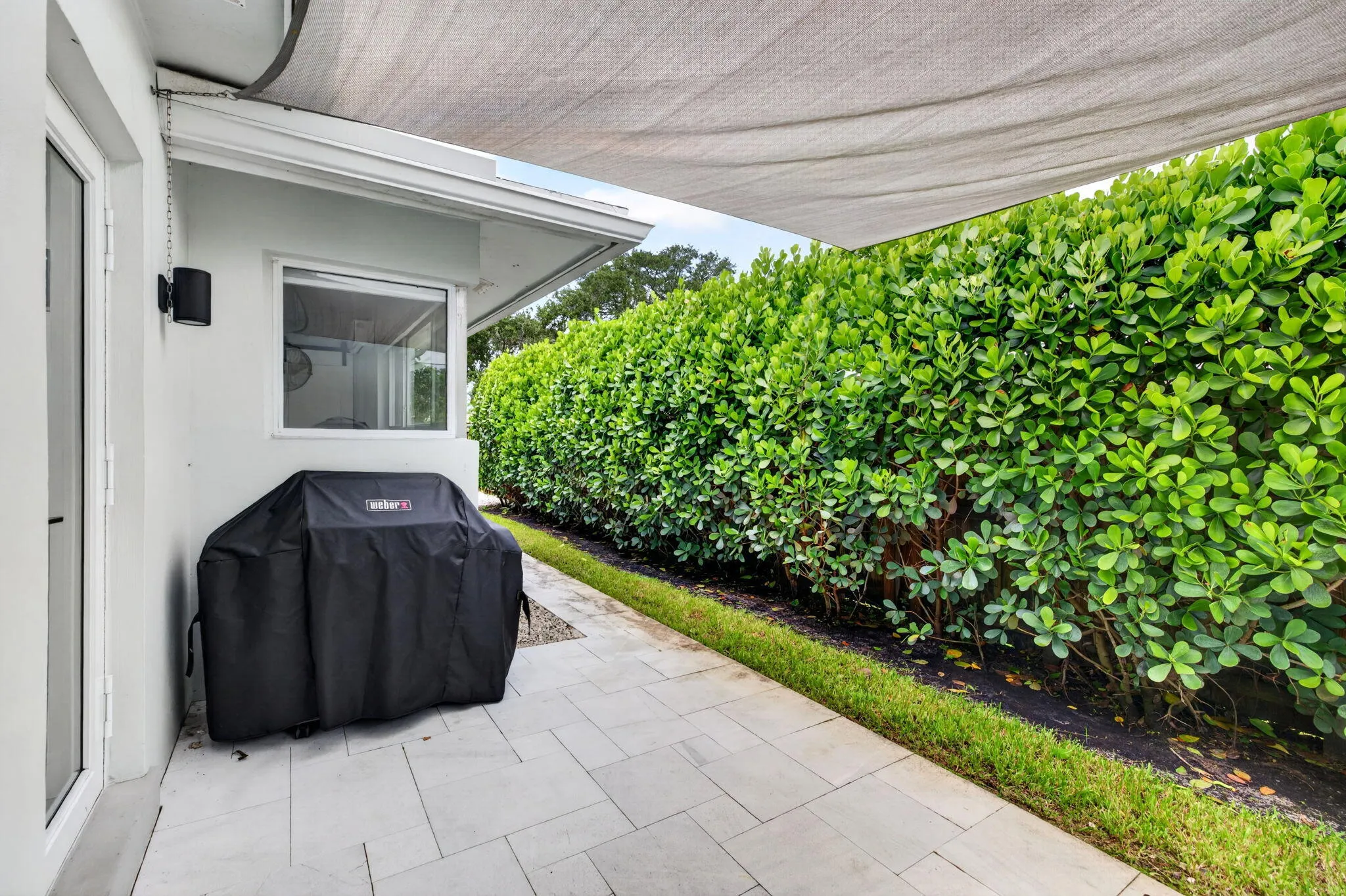 Side Patio 4