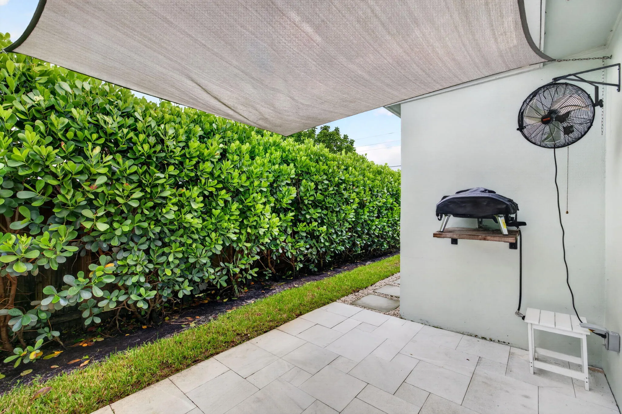 Side Patio 2