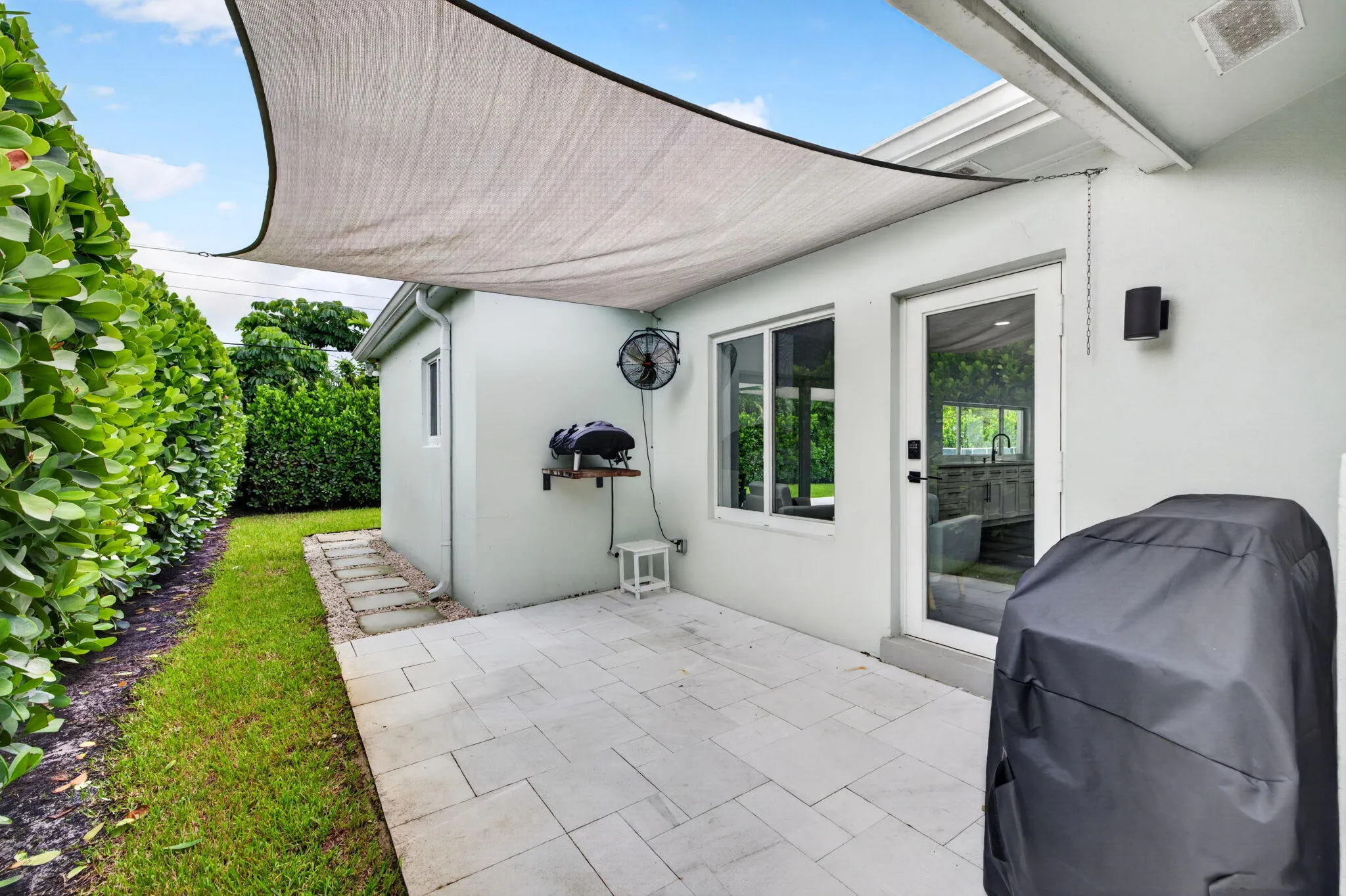 Side Patio 1