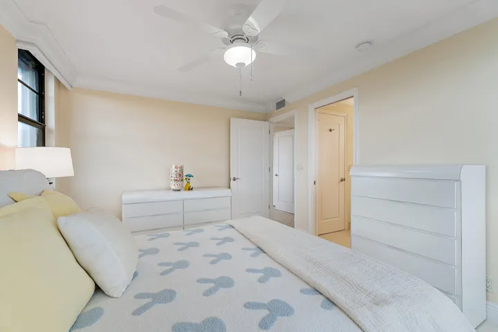 070-911OceanDr-506-JunoBeach-SMALL