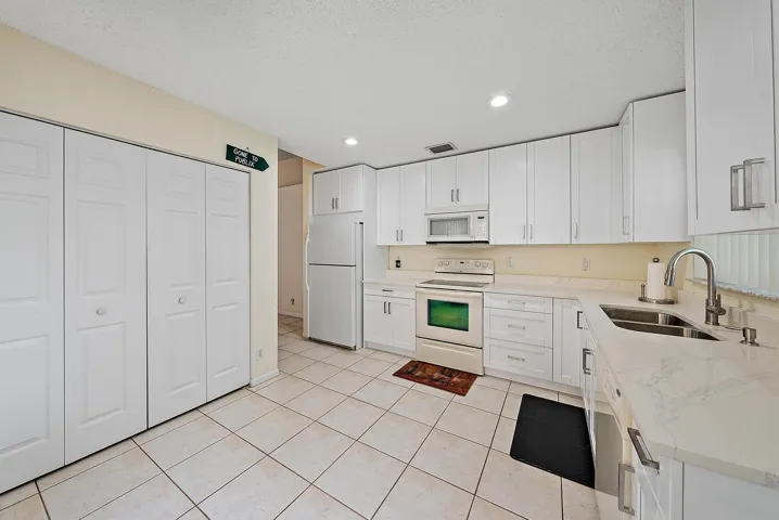 7293 Nautica Way-4