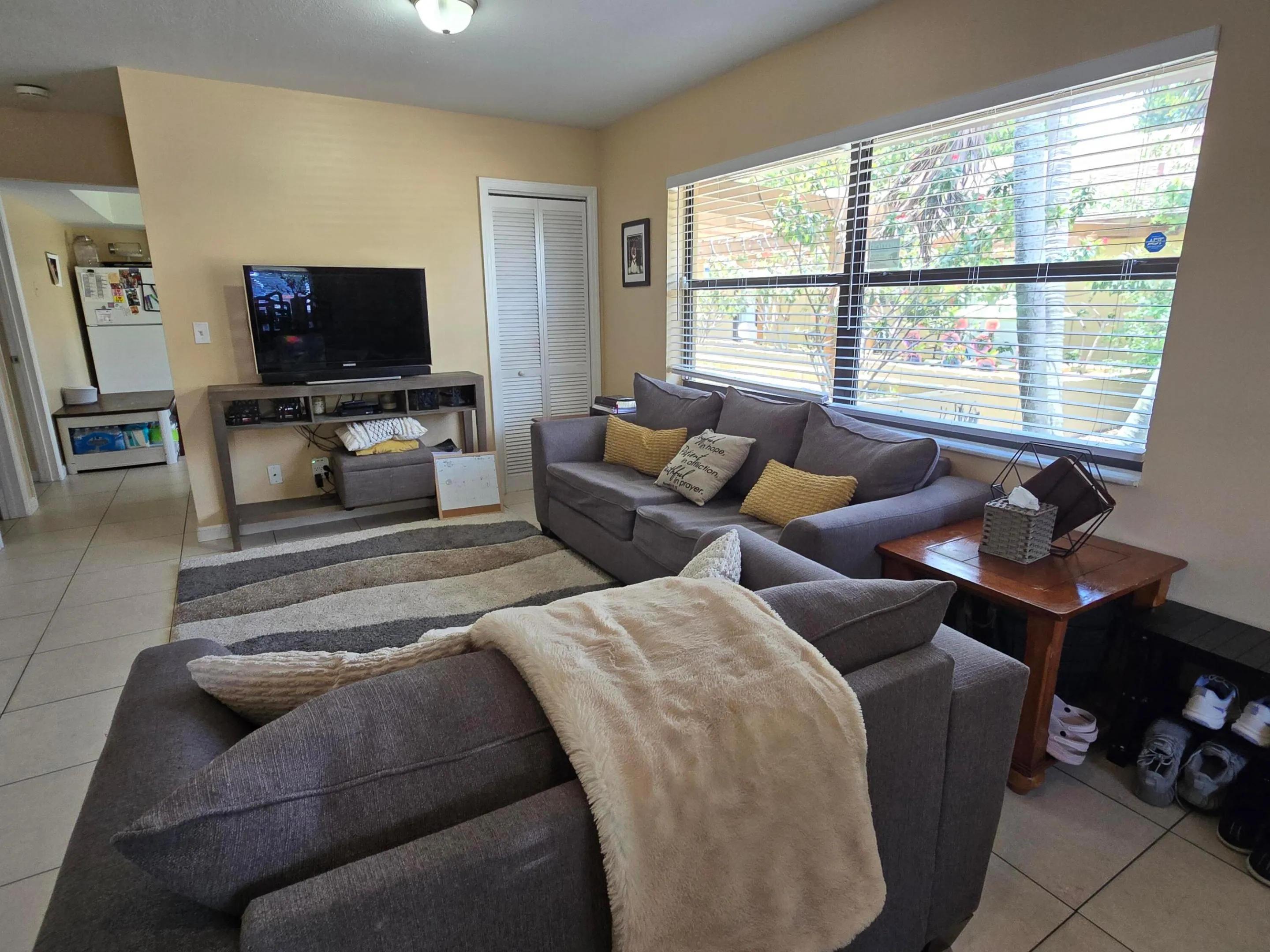 1155 LIVINGROOM #1