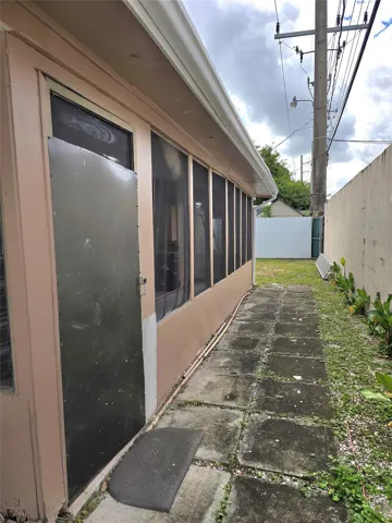 SCREENED PORCH