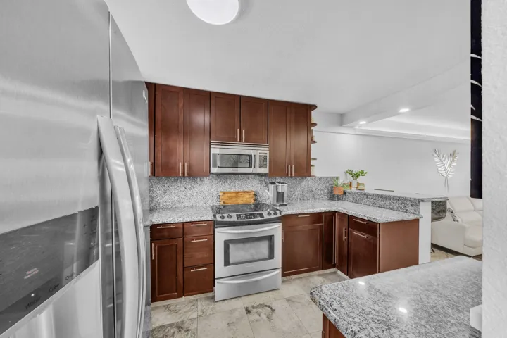 5 Kitchen (1)