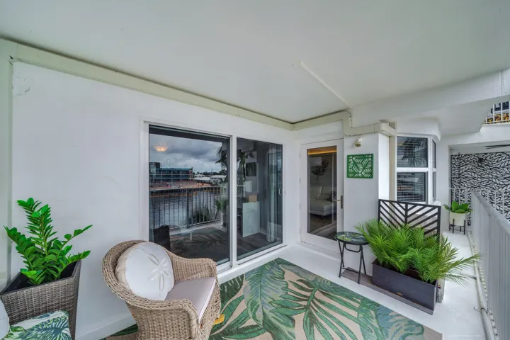 10 Balcony