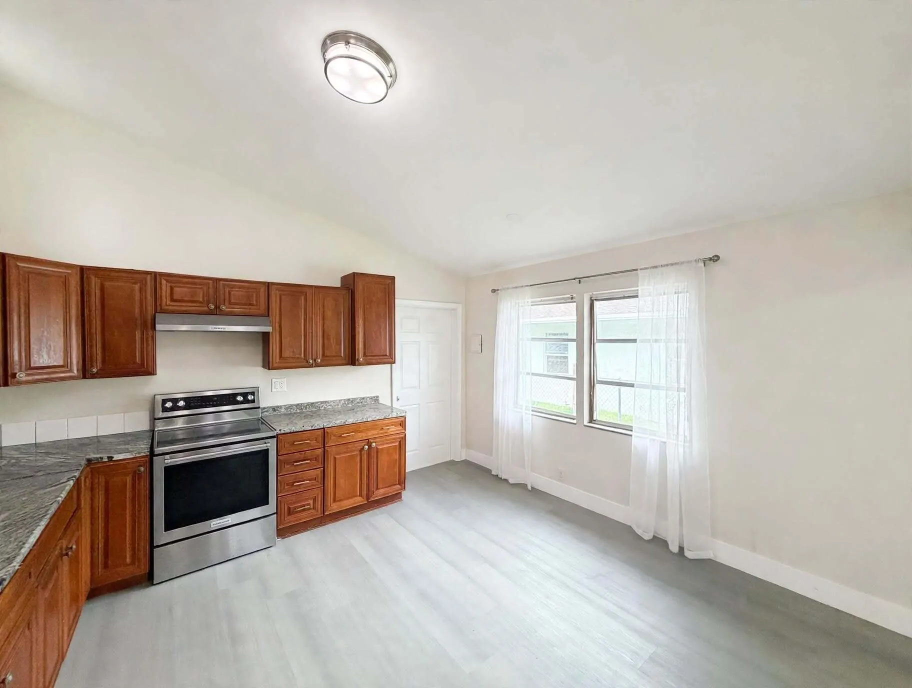 IMG_8019-make-it-mls-ready-add-white-cou