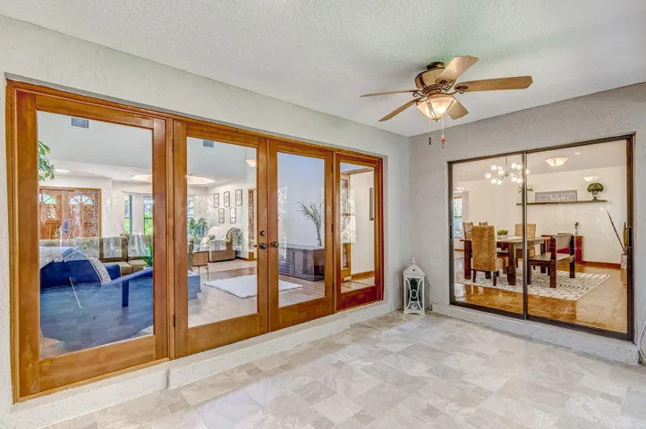 Covered Sun Room/patio