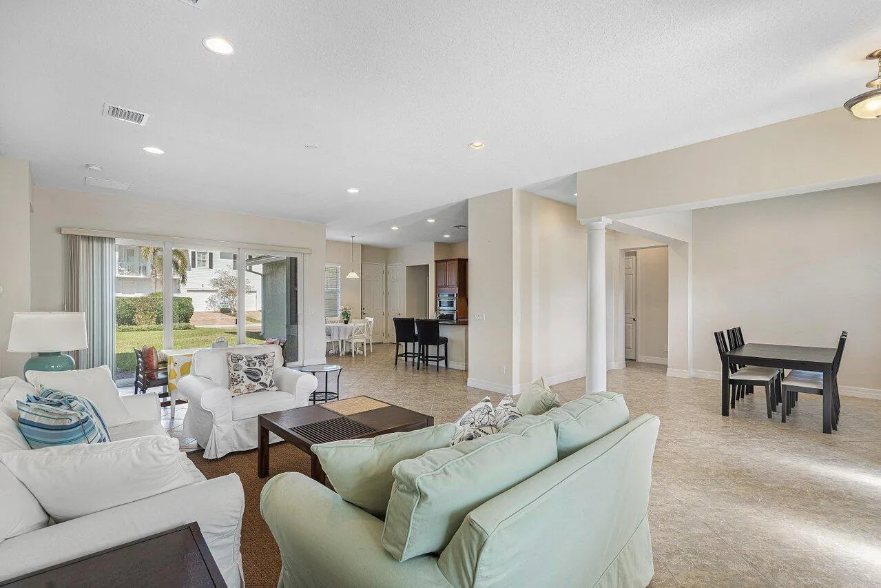 Living/Dining Room