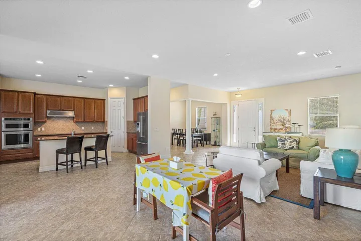 Living/Kitchen