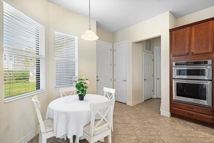 Eat-in kitchen overlooking the patio & backyard.