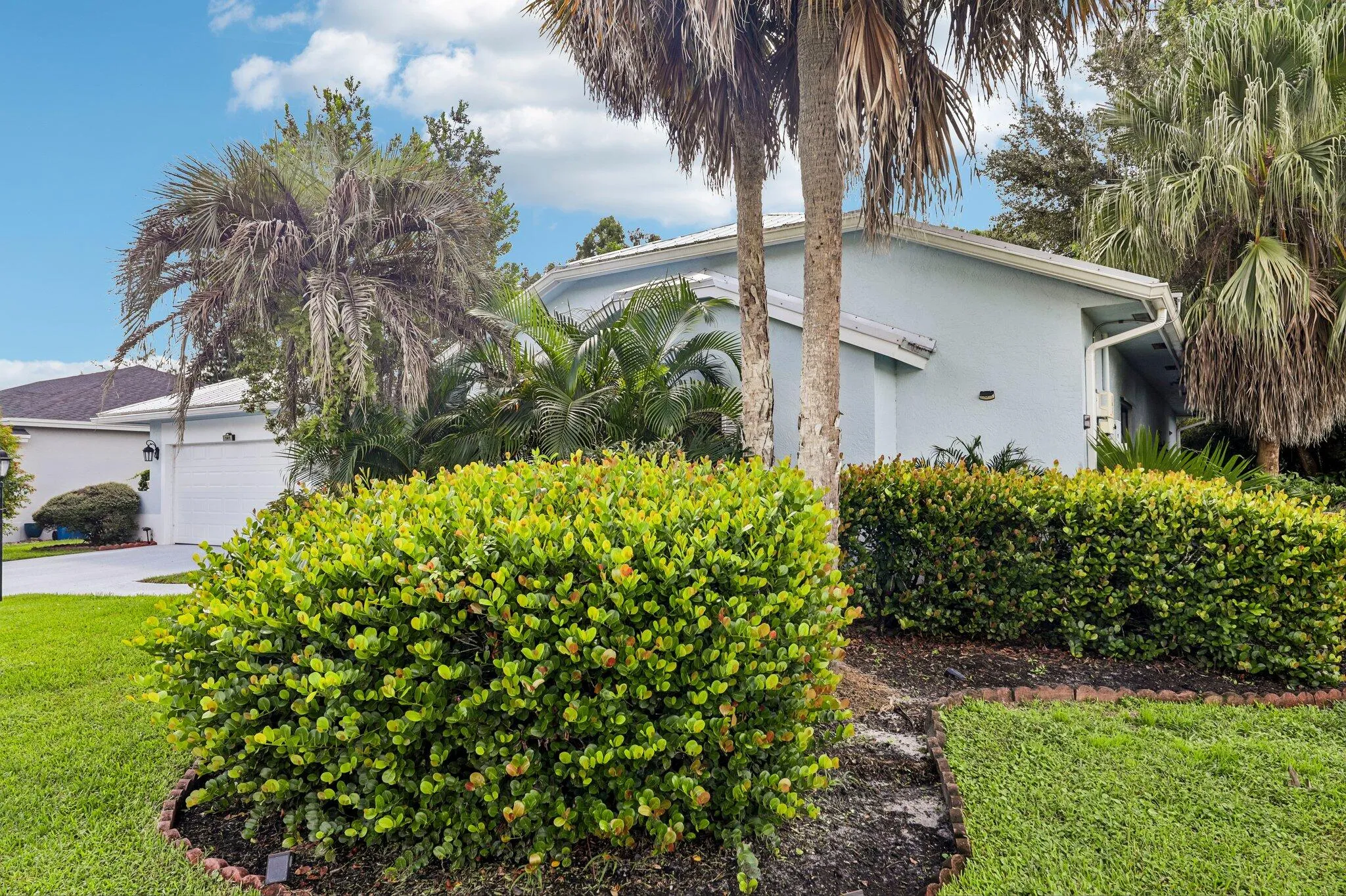 3-web-or-mls-Lexington Dr-S2109-003