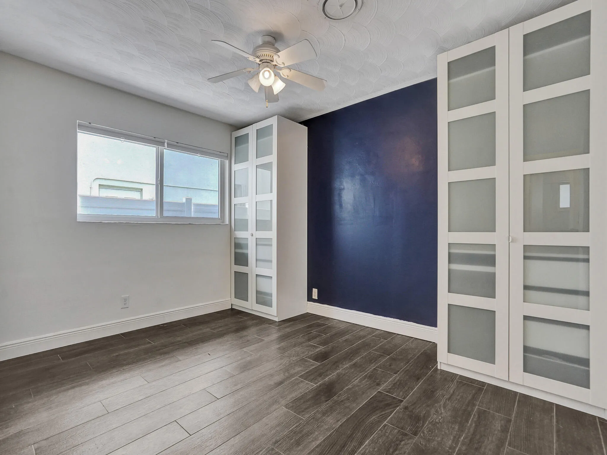 Additional bedroom perfect for a guest room or office