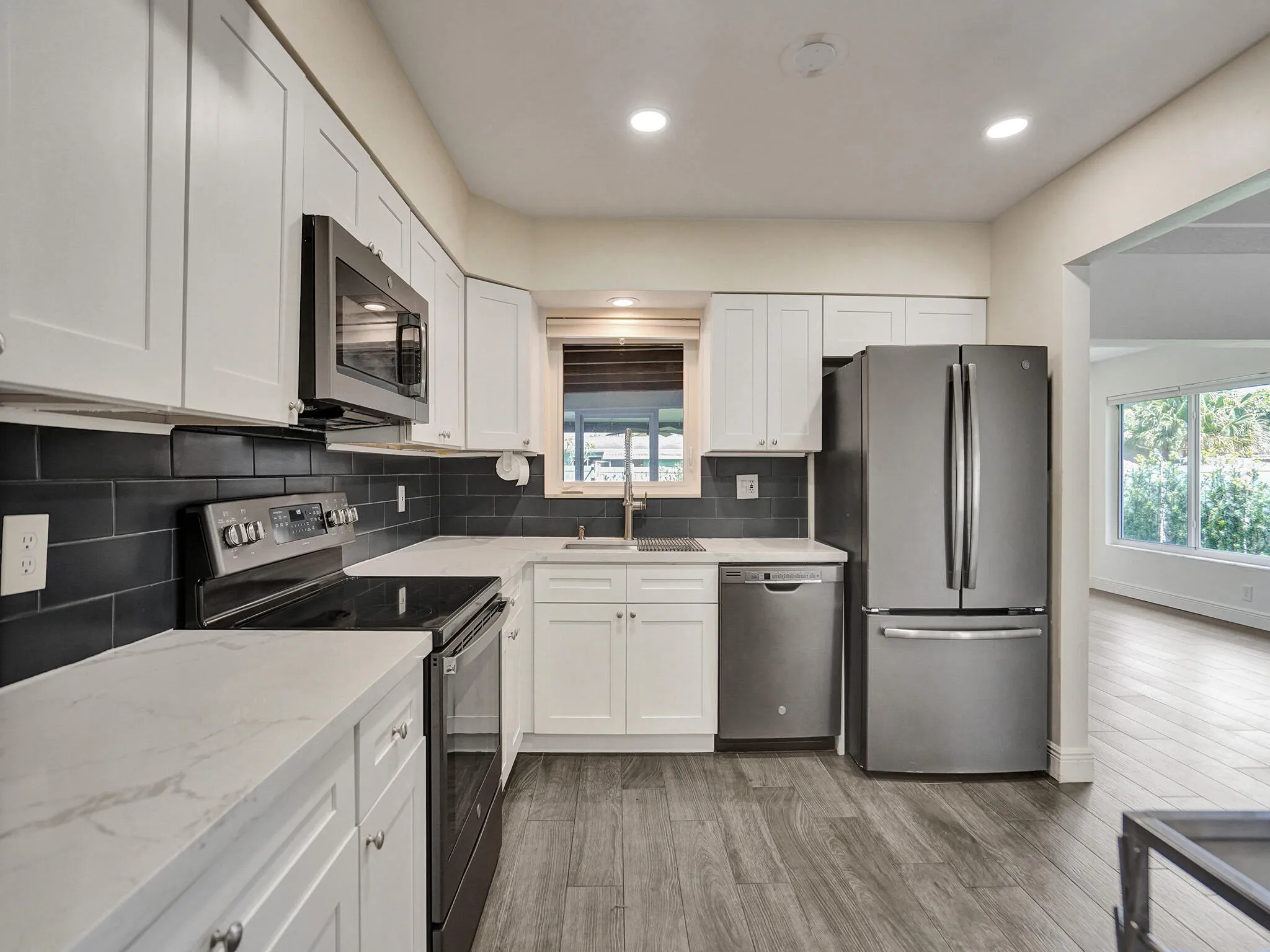 Large modern gourmet chef's kitchen perfect for entertaining guests