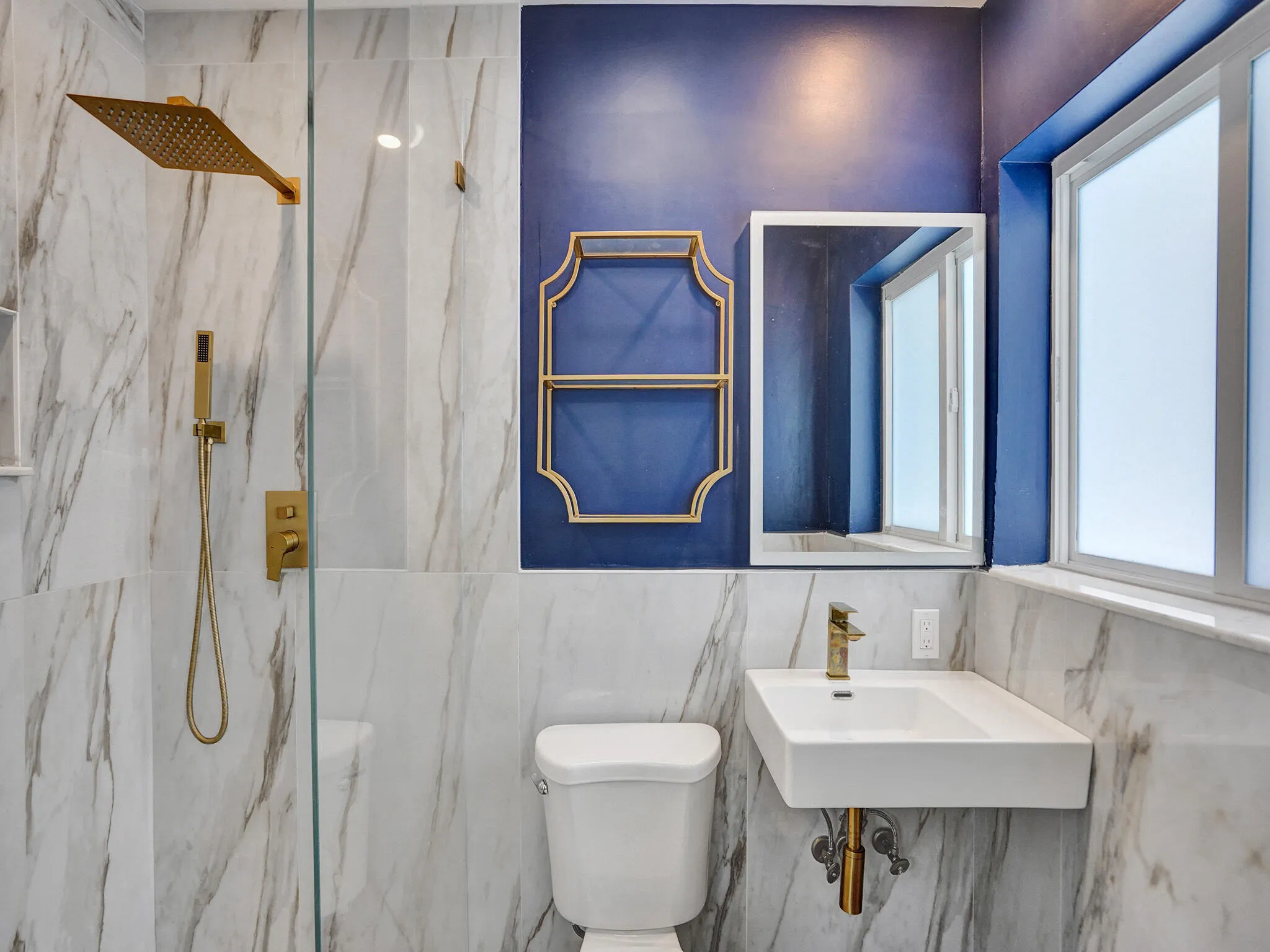 Large primary en suite bath