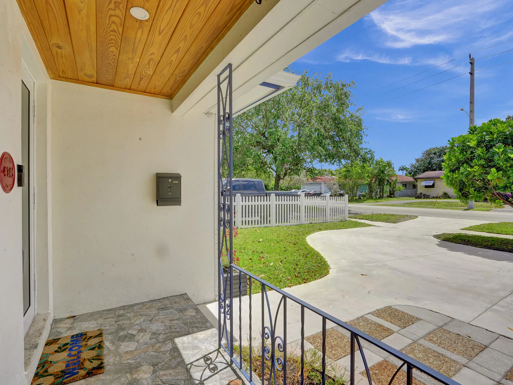 Easy access to the front entryway from the circle driveway.